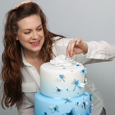 Moody Blues Airbrushed Cake Tutorial by Lisa Munro